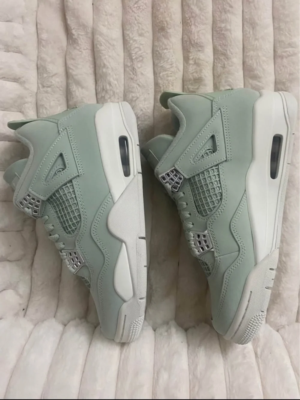 Jordan Sneakers in Mint Green youth 6.5